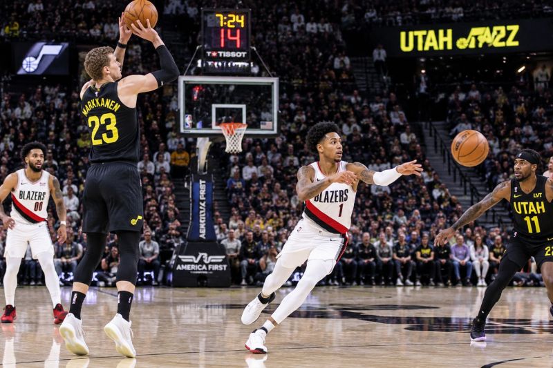 10月19日 NBA季前赛 爵士vs开拓者 赛前观点:盐湖城主场小胜格局 推荐比分115-110