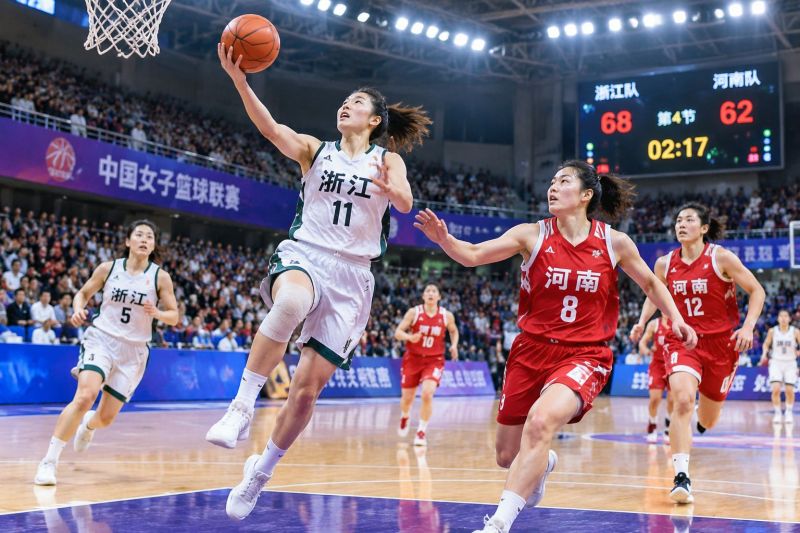 河南女篮主场迎战浙江女篮:内线绞杀与外线火力的博弈