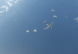 4架歼-20伴飞，运-20飞机已进入我国领空！