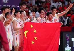 中国男篮重返亚洲杯决赛，被郭士强劝回国家队的赵睿诠释队长担当