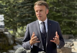 法国总统对可能导致伊朗政权更迭的军事行动表示反对