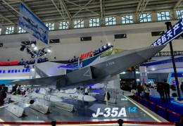 FC-31首飞试飞员：看到歼-35A入列非常高兴，期待未来在FC-31基础上展开更多研发