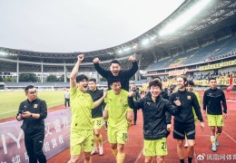 世界足球队:外资足球队，挣扎在中国