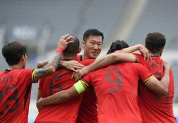 东亚杯丨综合：中国男足1:0战胜中国香港队 日本队卫冕