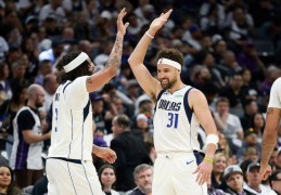 NBA季后赛| 独行侠击败国王 保留晋级希望