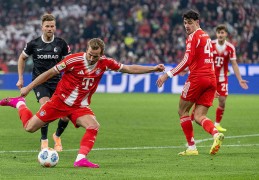 拜仁6-2狂胜弗赖堡 联赛保持不败