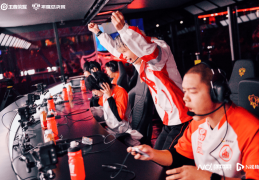 成都AG战胜重庆狼队捧起KPL冠军杯，电竞赛点燃门票经济