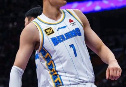 北京首钢男篮：曾凡博腰椎左侧横突骨折，无需手术，将至少休养2至3个月