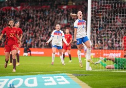 体坛联播｜中国女足0比8不敌英格兰，曼城拜仁补时绝杀