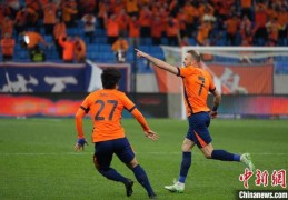 中超：青岛海牛主场战平大连英博 牟鹏飞补时扑点
