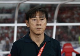 韩国教练申台龙接手国足传闻不攻自破