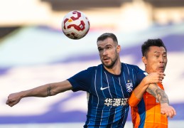 中超：山东泰山胜武汉三镇