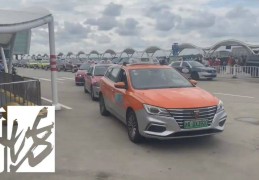“不给我打马赛克，我肯定找到你！”上海一家四口打车与出租车司机爆发冲突