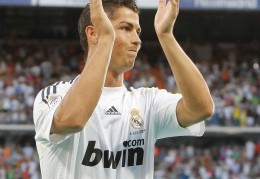 一段传奇的开始！16年前的今天，C罗首次作为皇马球员亮相