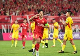 中甲联赛第28轮，重庆铜梁龙主场迎战石家庄功夫