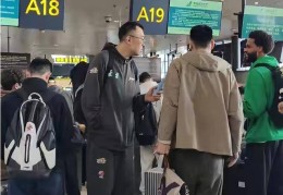辽宁出征客场：韩德君随队肩膀拉伤已缺席G2 剑指连两年横扫新疆