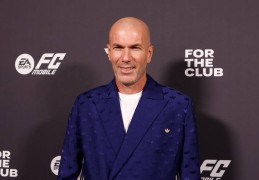 英媒：齐达内目标明年执教法国，只考虑法国队和回皇马这两个选项