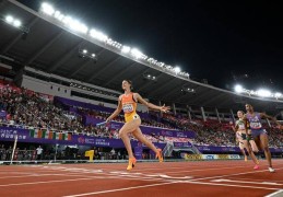 世界接力赛：西班牙队获女子4x400米接力冠军