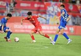 中甲联赛第26轮，重庆铜梁龙主场迎战佛山南狮