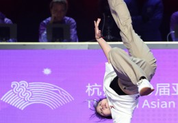 bianfeng:杭州亚运会 | 曲通巴黎！17岁小将刘清漪夺亚运会霹雳舞女子首金