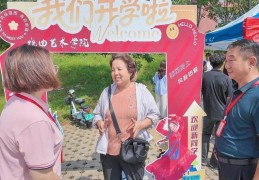 洛阳58岁大一新生大学报到：正式上课后还要负责孙子幼儿园接送，未来想考研
