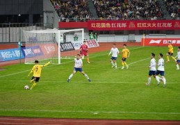 四川城市足球联赛公益看台 暖意“足”够浓