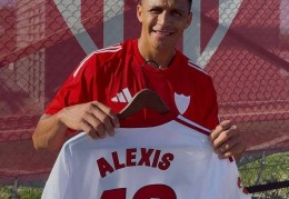 曾效力曼联阿森纳！官方：36岁智利前锋桑切斯穿塞维利亚10号球衣