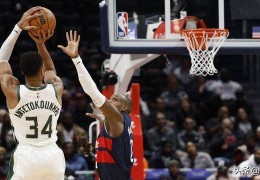 雄鹿队传闻：布莱恩·温德霍斯特称扬尼斯已提出交易申请