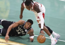 （体育）篮球——NBA常规赛：雄鹿胜公牛