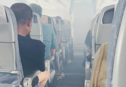 比分帝曲播:起火航班乘客讲述惊险时刻：“浓烟良多，面临面都看不清脸”
