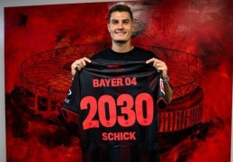 官方：勒沃库森与29岁中锋希克续约至2030年