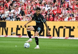 勒沃库森总监：我们绝对没有放走帕拉西奥斯的打算