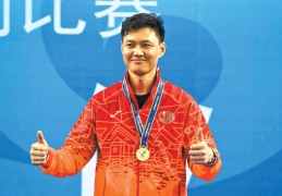 奥运冠军与北京结下不解之缘 仲满率北京击剑队奋起直追