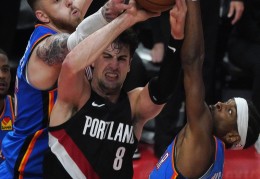 （体育）篮球——NBA常规赛：开拓者胜雷霆