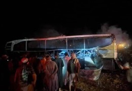 突发！大巴车起火，76人死亡