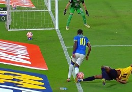 巴西0-0闷平厄瓜多尔，维尼修斯近6年国家队依然6球6助6黄牌