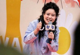 陈佩斯、倪萍、蔡明、黄渤、夏雨等明星云集青岛，雨中爆梗欢笑不断！