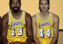 就在今天！湖人保持了53年的NBA纪录被打破了
