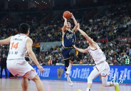 多图｜广东男篮40分惨败上海男篮，攻防全线崩盘