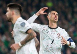 体坛联播｜C罗国家队生涯首次染红，法国提前晋级世界杯