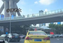 海法马卡比:东方明珠下惊现重庆“黄色法拉利”？司机：伴侣接我去上海国际赛车场玩，来回5天全程打表