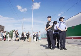 新时代“枫桥经验”在新疆 | 乌苏“啤酒花”女警队绘就火车站平安画卷