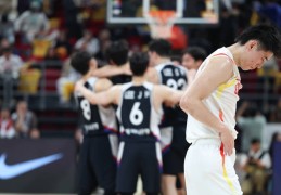 从亚洲杯亚军到世预赛“开门黑”，中国男篮为何判若两队？