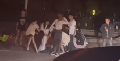 spbo:福州陌头多人围殴一女孩扒其衣裤，本地警方：已介入！