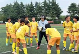 带领泰州队夺冠！踢过女足世界杯，她是“苏超”唯一女主帅