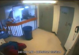 爱泼斯坦案“消失的一分钟”监控被公布