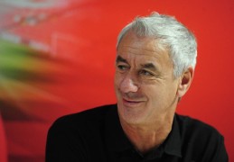 利物浦官方：伊恩-拉什等4人为利物浦vs切尔西传奇赛教练组成员