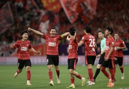 成都蓉城2-1击败浙江 继续领跑中超积分榜