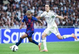 （体育）足球——西甲：皇马胜巴萨