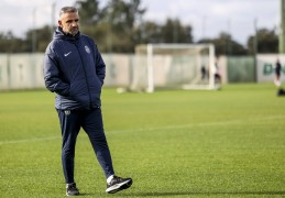 （外代二线）足球——欧冠联赛：葡萄牙体育赛前备战